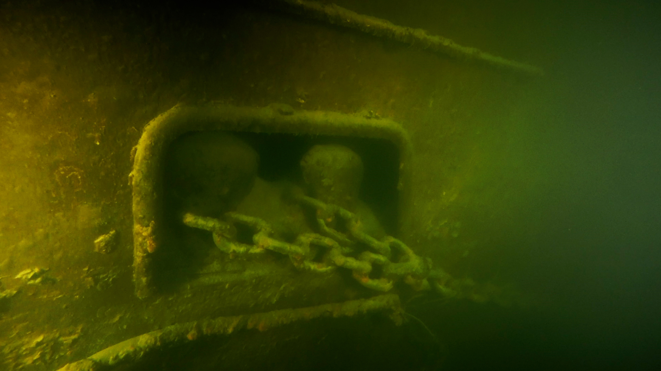 A detail of the anchor chain on the port side of the wreck. Photo by Andrea "Murdock" Alpini