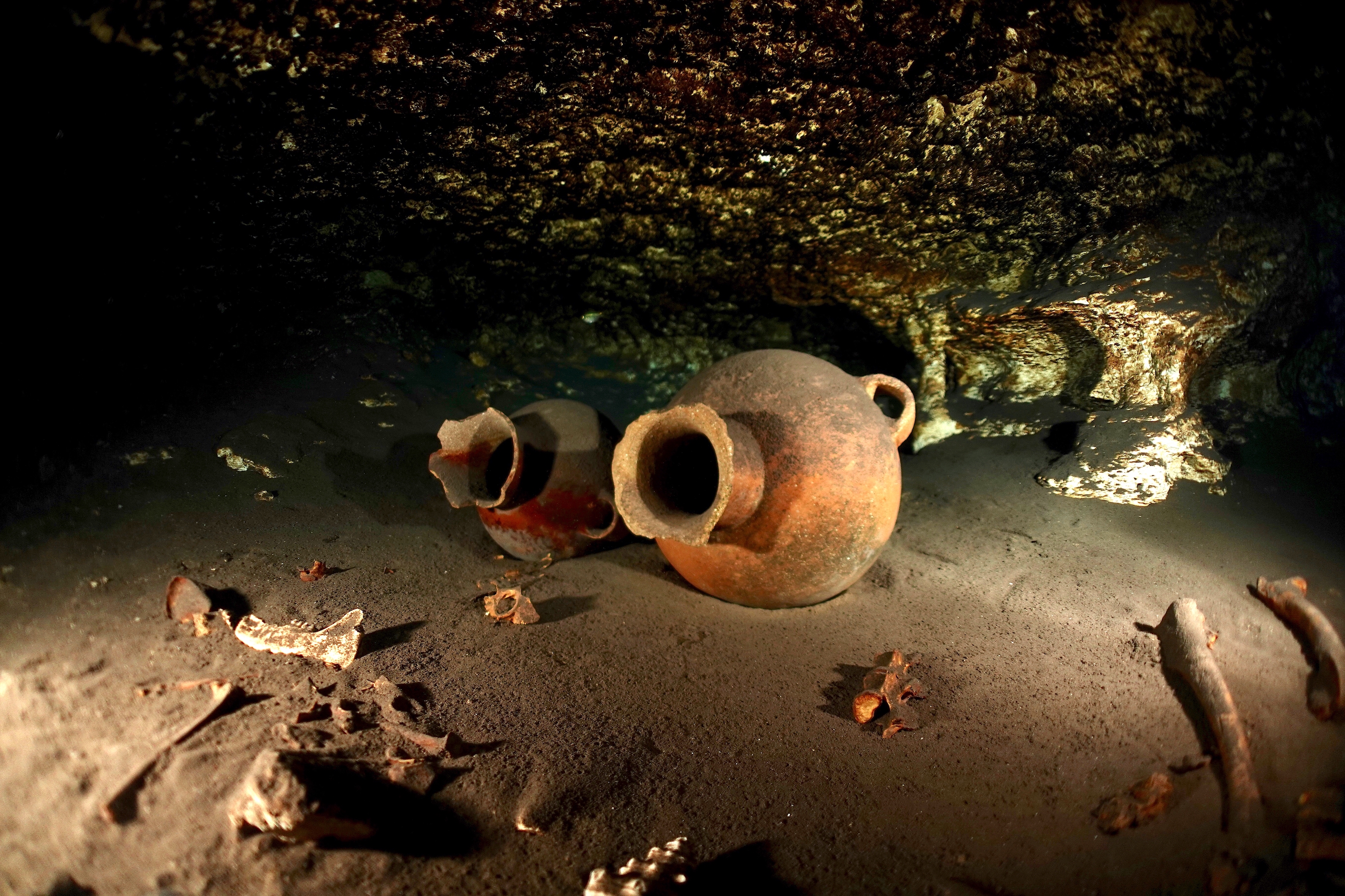 Mayan pottery and bones in Cenote Chan Hol. Photo by Pierre Constant