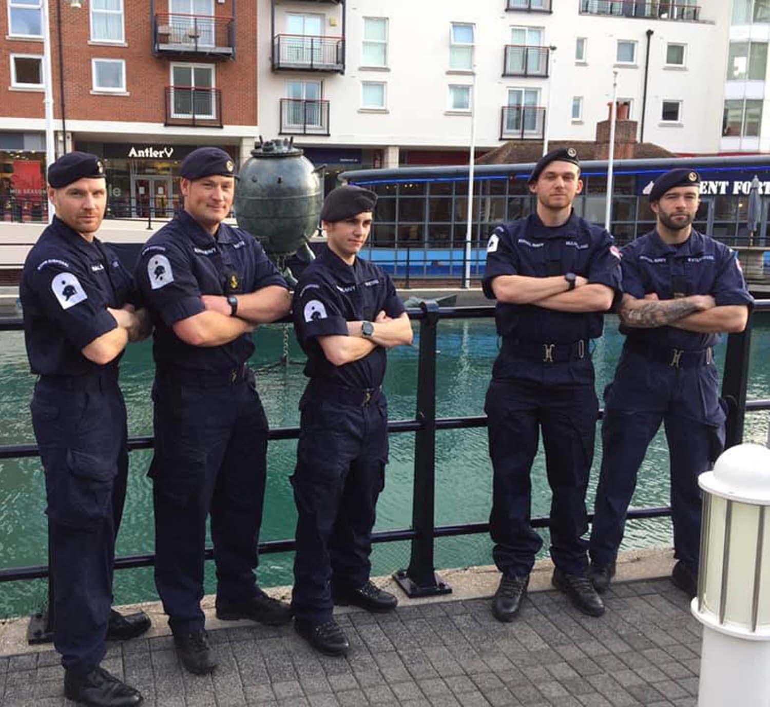 Divers, Mine Warfare Personnel, HMS Vernon, monument, Royal Navy, Gunwharf, Portsmouth, Rosemary E Lunn, Roz Lunn, military diving news, naval diving news