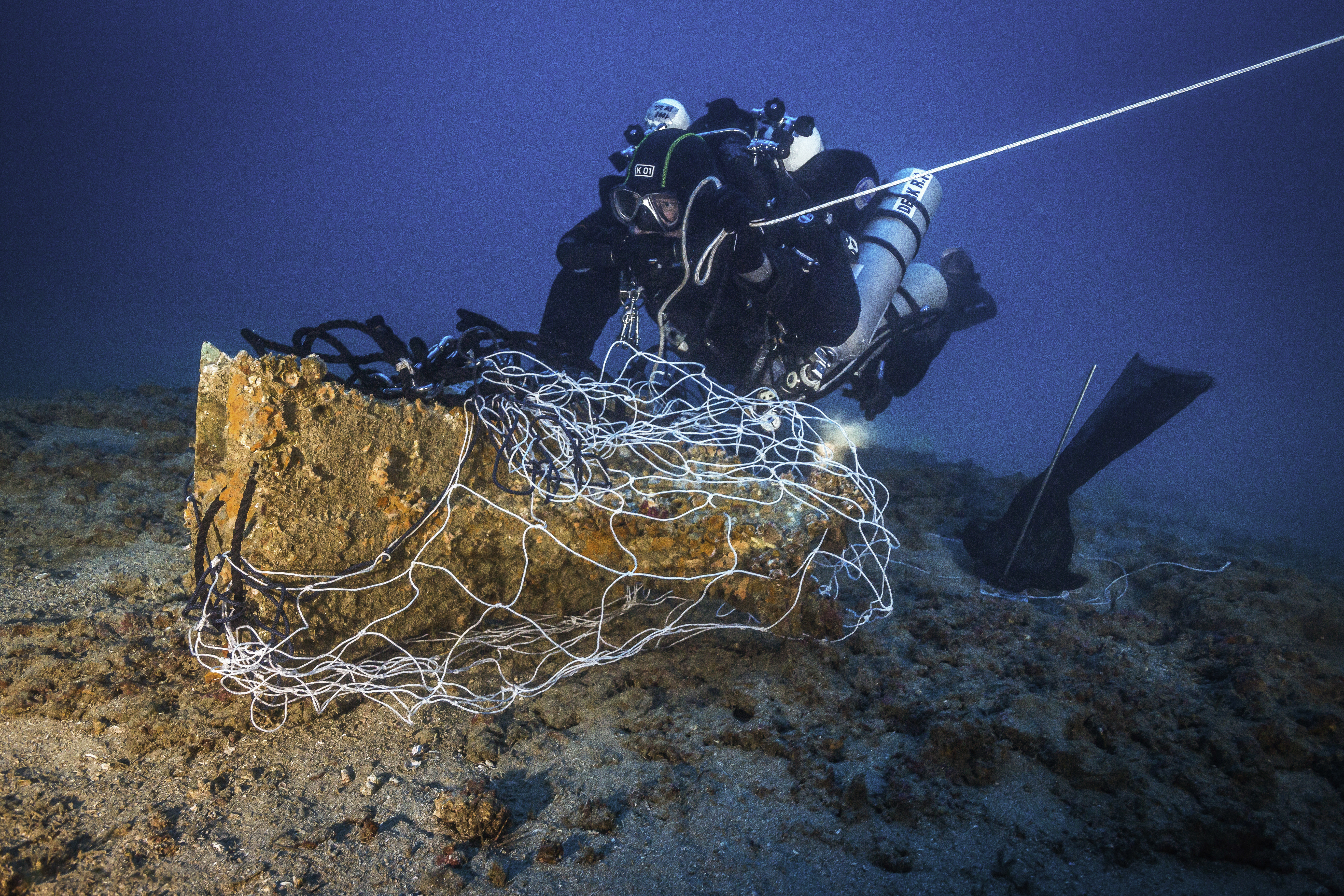 Diver prepares ram to be lifted to surface. Photo by  Kirill Egorov