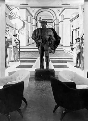 A historical photo of the first-class lounge, with the  statue of Admiral Andrea Doria, on the Andrea Doria