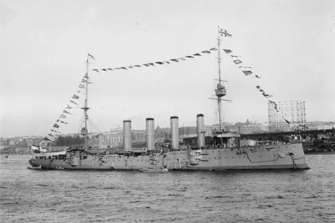 The British cruiser HMS Drake in the United States in 1909.