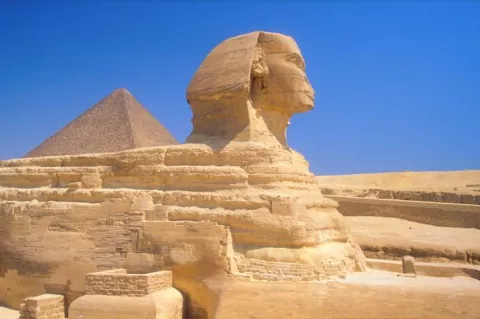 Sphinx and Giza pyramids