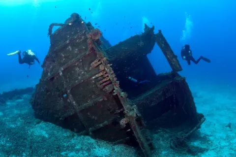 Divers explore half of the Broken Shipwreck