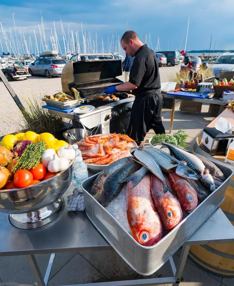 Barbeque seafood served at a restaurant in Rørvig Harbour. Photo by Peter Symes