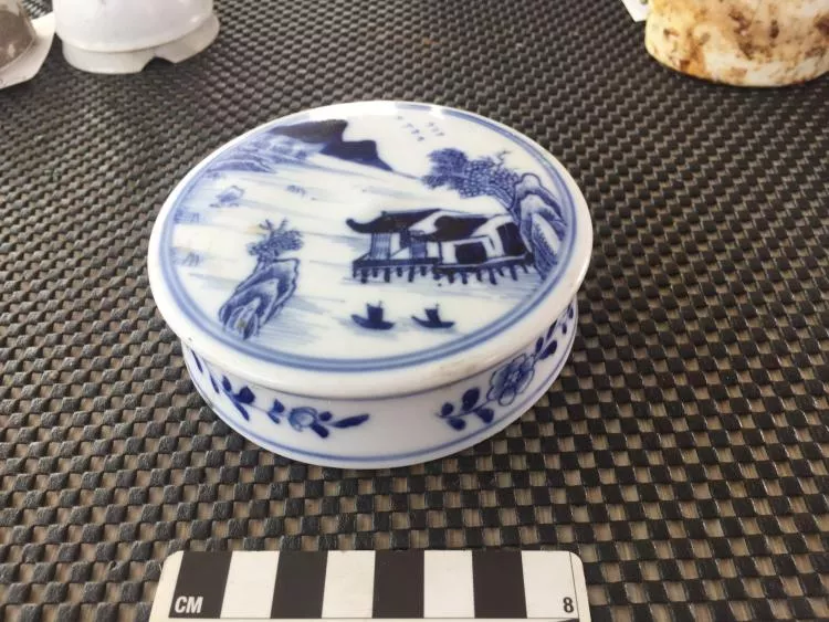 Blue and white ginger jar lid from Shipwreck 2. Photo credit: ISEAS-Yusof Ishak Institute.