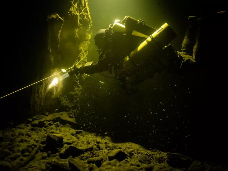 Diver places a cookie, 74m, in Stjernheim’s shaft. Photo by Anders Etander