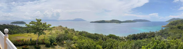 Breath-taking view from Sunbird Ridge on Romblon Island, showing Bangung Island on the left-hand side, and Logbon Island towards the right of the image