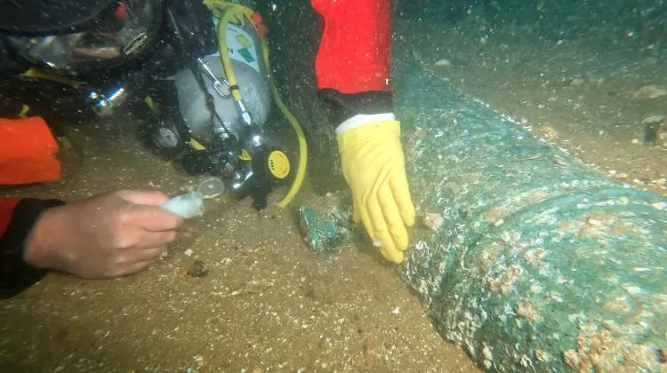 A diver applying a protective marking solution at the Klein Hollandia wreck site.